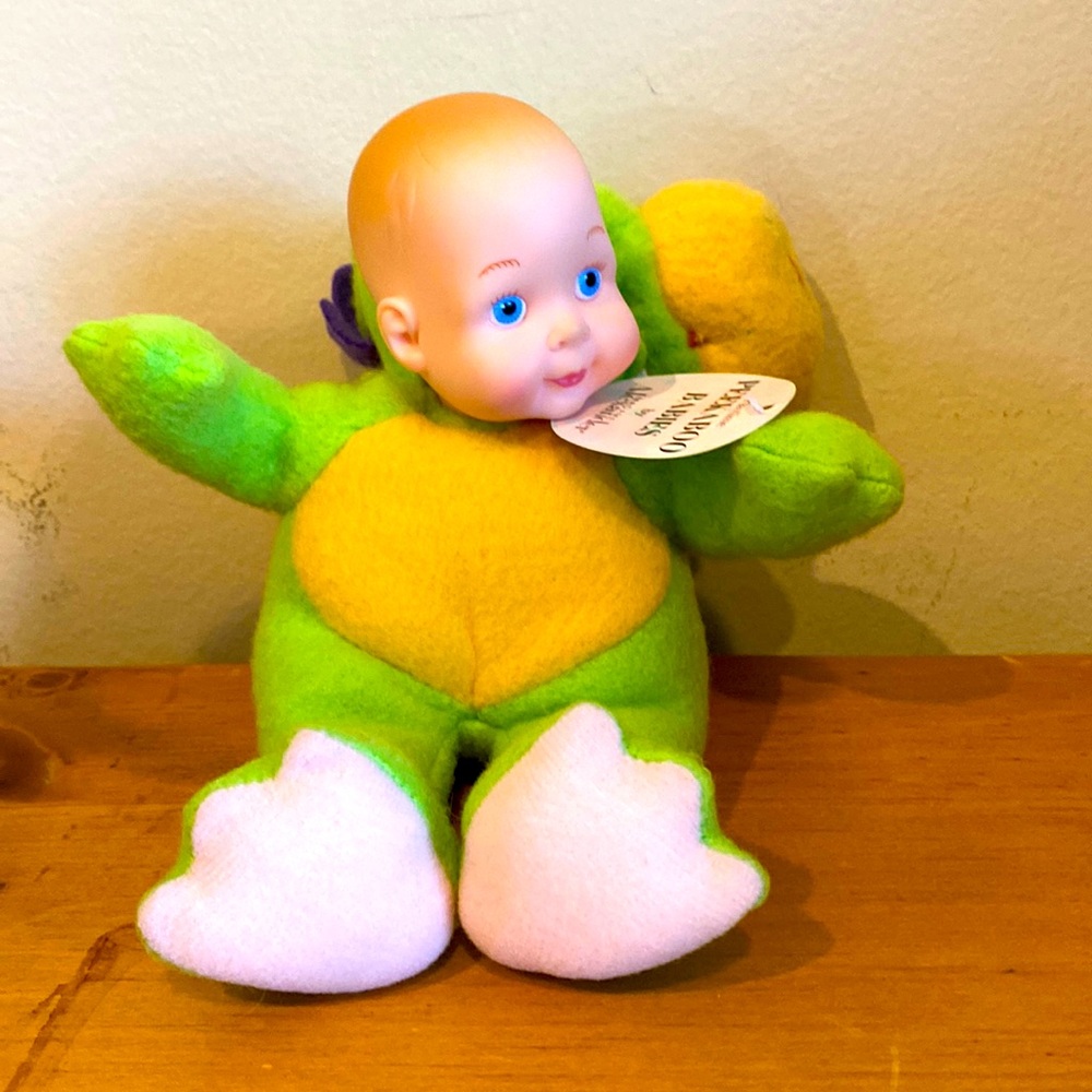 2001 Madame Alexander's Dinosaur Peakaboo Baby Blue Eyed Baby NWT